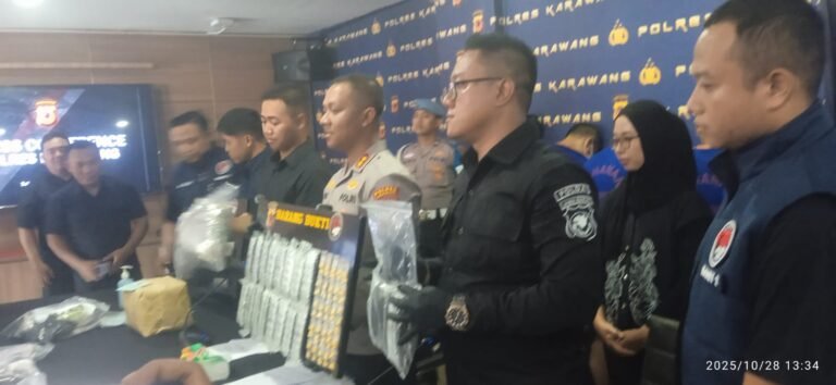 Satnarkoba polres Karawang Meringkus pengedar narkoba di wilayah hukum polres Karawang 