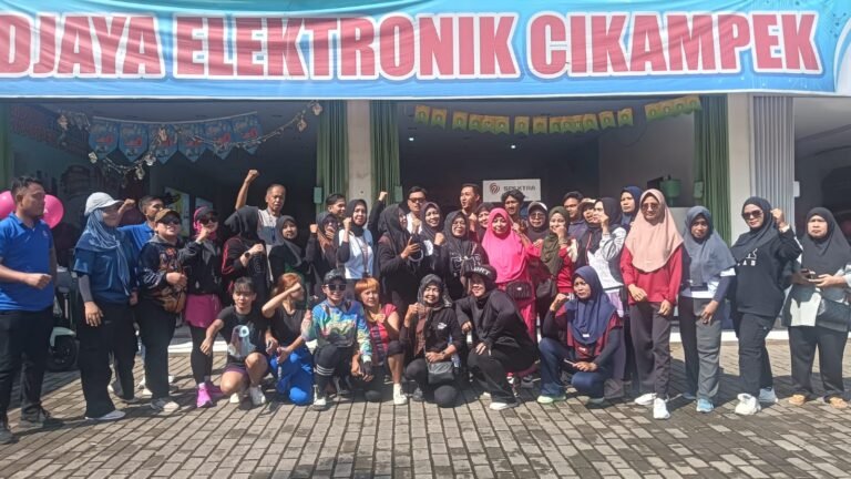 Ratusan warga dari wilayah Pawarengan dan sekitarnya tampak antusias mengikuti kegiatan Senam Sehat Bersama Tridjaya Elektronik