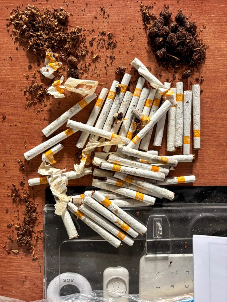 Petugas Lapas Karawang Gagalkan Penyelundupan 48 Batang Rokok Diduga Berisi Narkotika