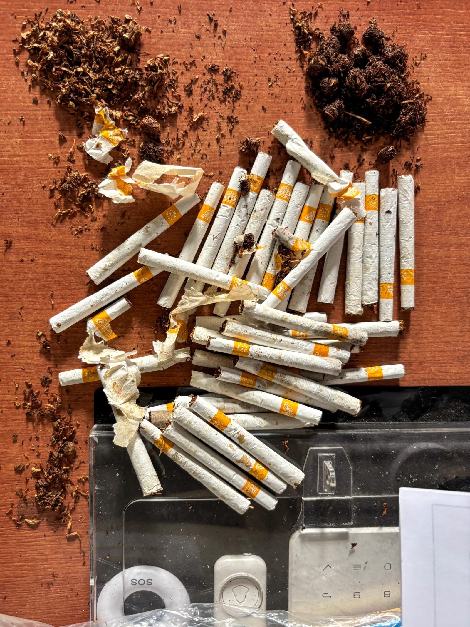 Petugas Lapas Karawang Gagalkan Penyelundupan 48 Batang Rokok Diduga Berisi Narkotika