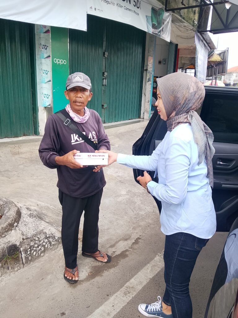 BRI Cabang Karawang Tebar Kepedulian Melalui Jum’at Berbagi