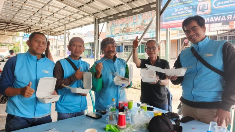 Perkuat Silaturahmi: IWOI Karawang Bersama GOKAR Gelar Pembagian Sate Kurban