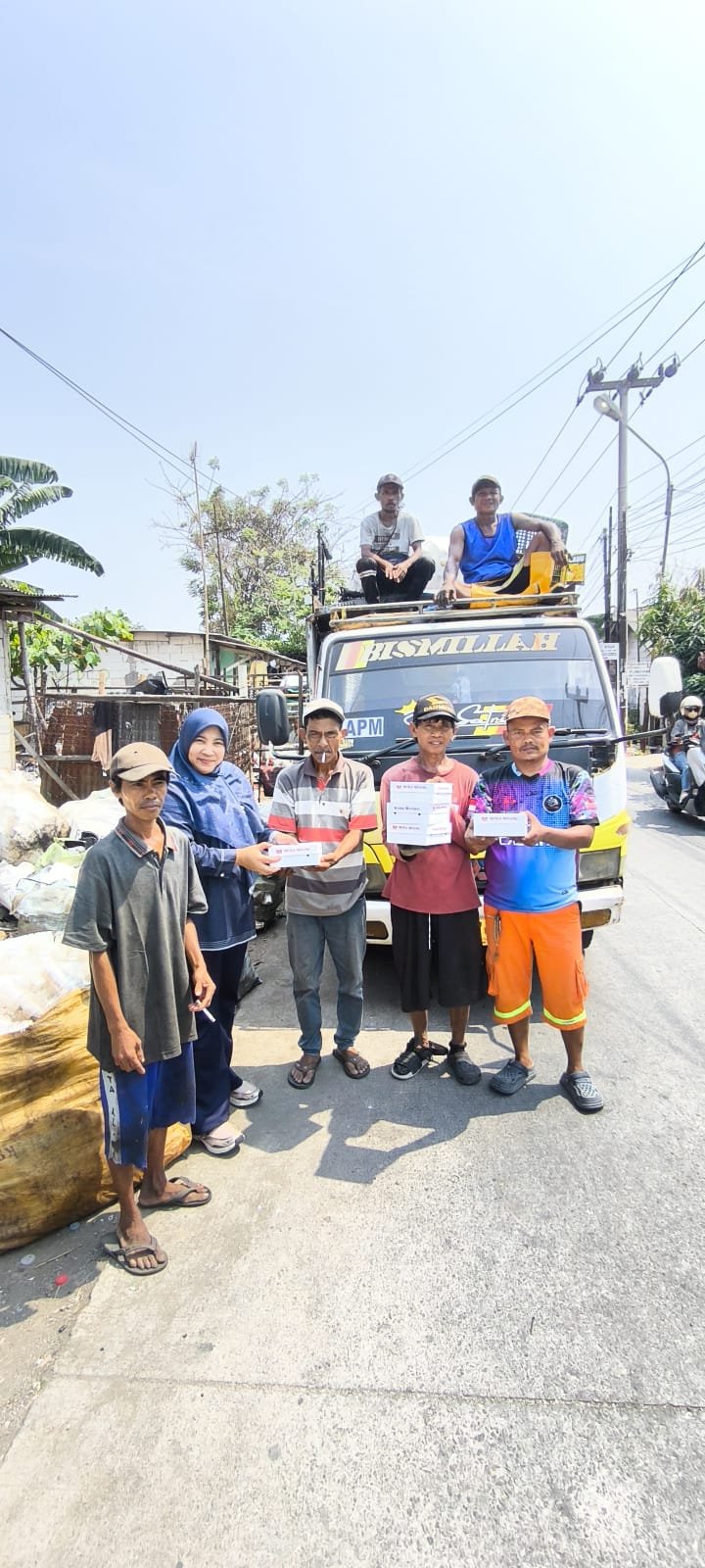 BRI Cabang Karawang Perkuat Kepedulian Sosial Lewat Program Jumat Berbagi