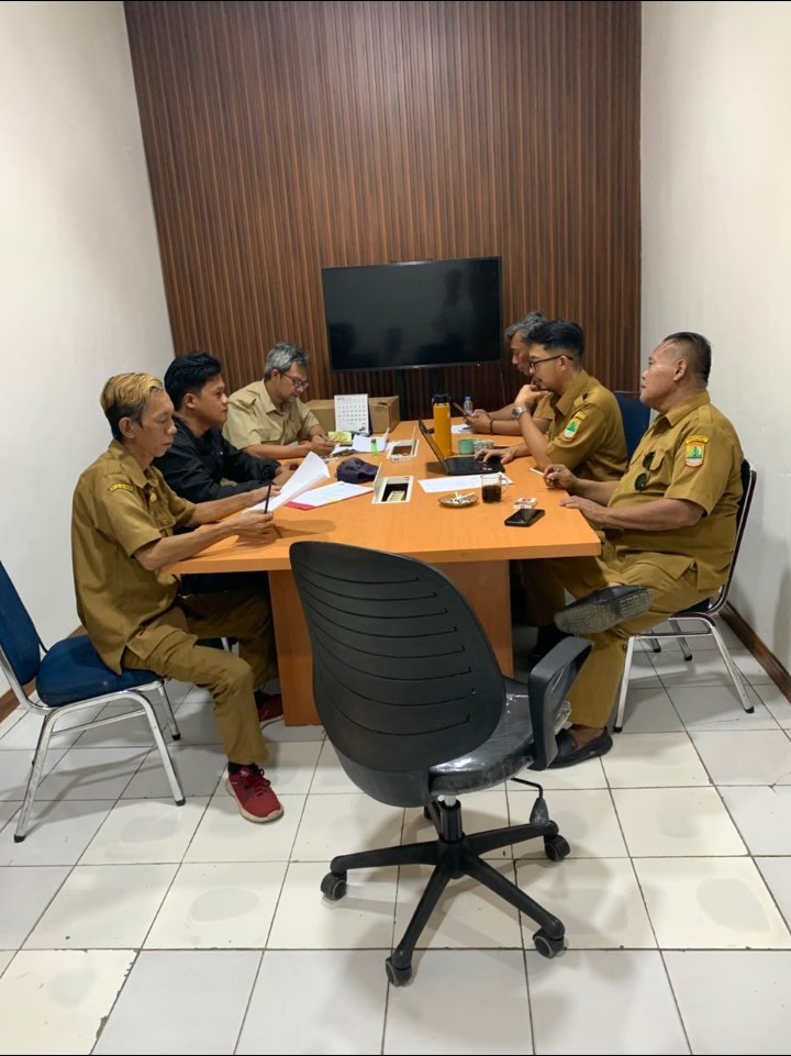 DLHK Gelar Rapat Persiapan Aksi Bersih-Bersih, 100 Unit Mobil Siap Turun ke Lapangan pada 6 Agustus 2026